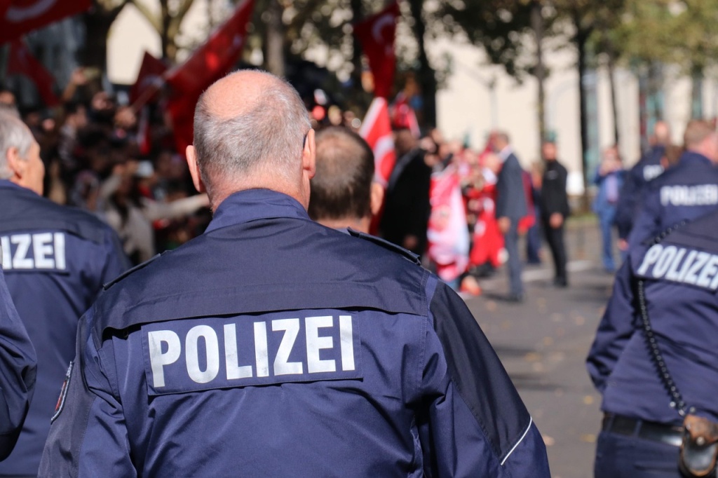 polizei-3772469-1280
