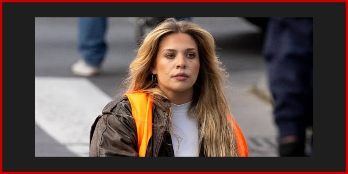 protest-girl-1200x600-1140x570