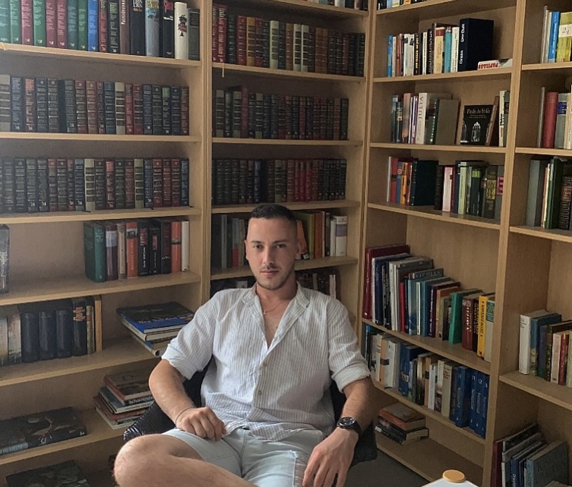 Дечак који је морао да постане родитељ: Веселин Мандарин о одрастању са мајком оболелом од шизофреније