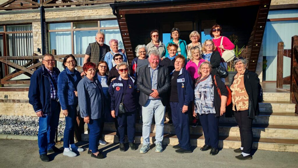 Пензионери из Кикинде у обиласку Србије: од Авале до манастира, уз дружење које не престаје