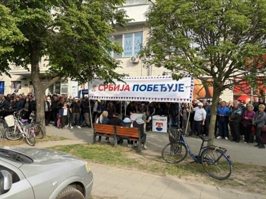 (ВИДЕО) СРБИЈА ПОБЕЂУЈЕ: СНС у сусрету са грађанима, јасна подршка политици развоја