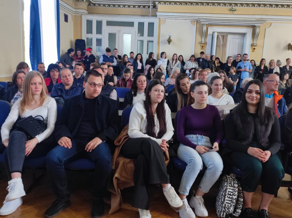 Додељени уговори о стипендирању: Град издвојио 20 милиона динара