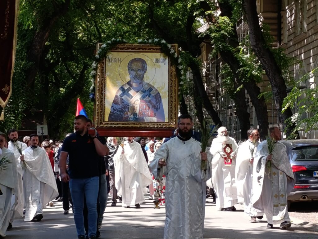 Литија, поводом славе Града, окупила више стотина суграђана