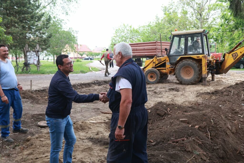 Граде се нова паркинг места у центру Нових Козарца
