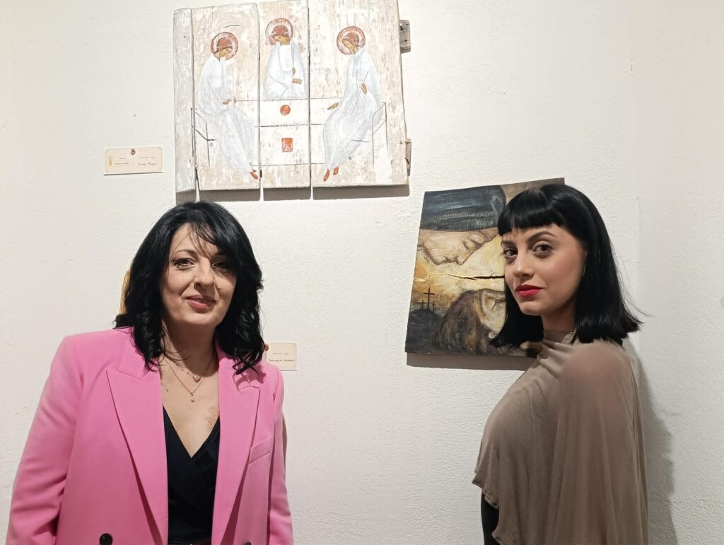Изложбом „Симбиоза“ Сандра Станковић, иконописац обележава четврт века рада