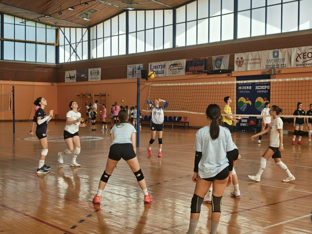 Одбојкашки камп „Јелена Николић“ окупио 35 деце из Србије и Мађарске