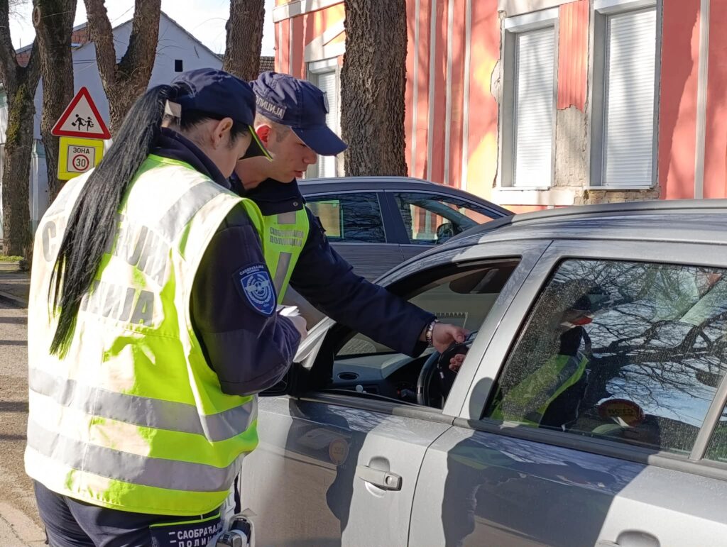 Током викенда већи број саобраћајних незгода са младим возачима