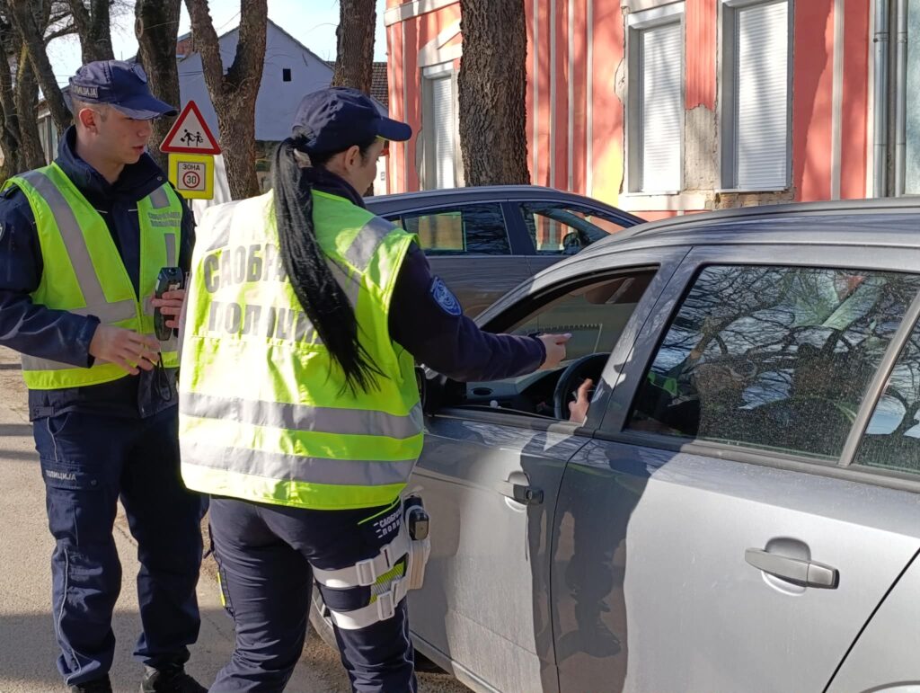 Током викенда из саобраћаја искључено десет возача